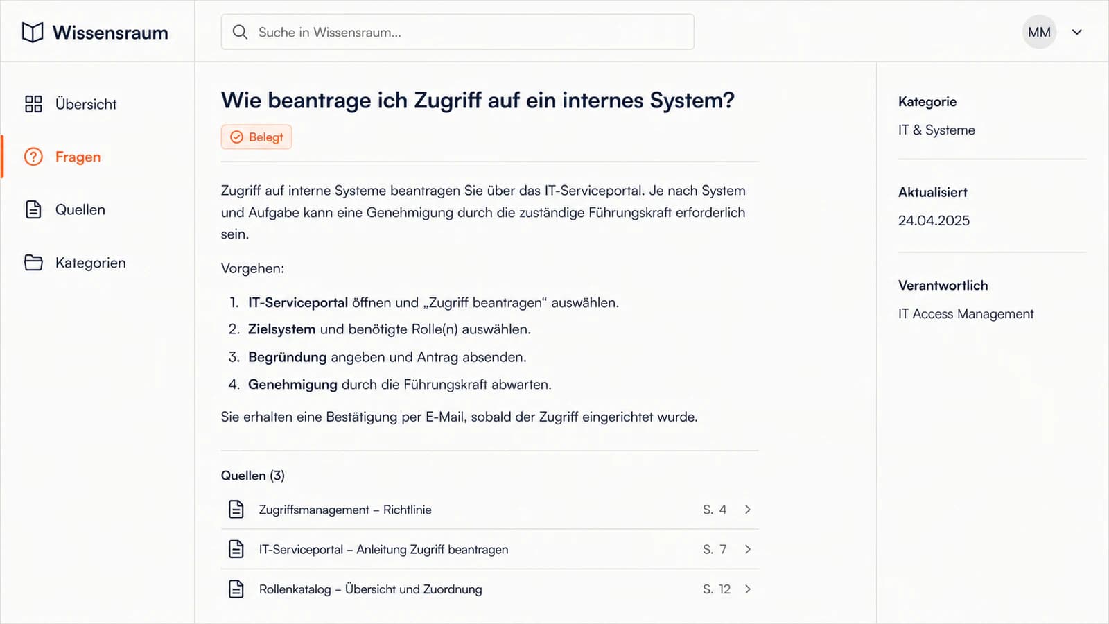 Beispieloberfläche eines Wissenssystems mit belegter Antwort, Quellenliste und Kontextdetails